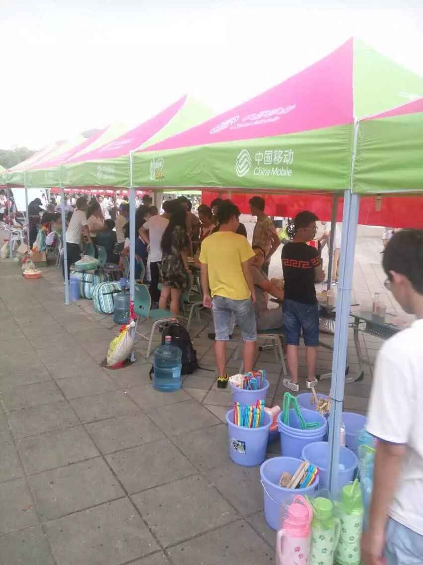 学院为部分家庭经济困难学生准备的生活用品